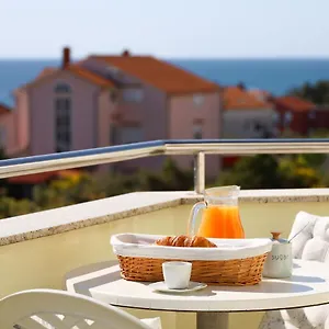The Florens Near The With The Pool, Bbq And Kids Playground, Diklo Apartment Zadar
