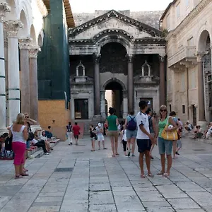 Vestibul Apartment Split